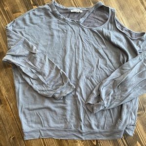 Express One Eleven Lounge Top